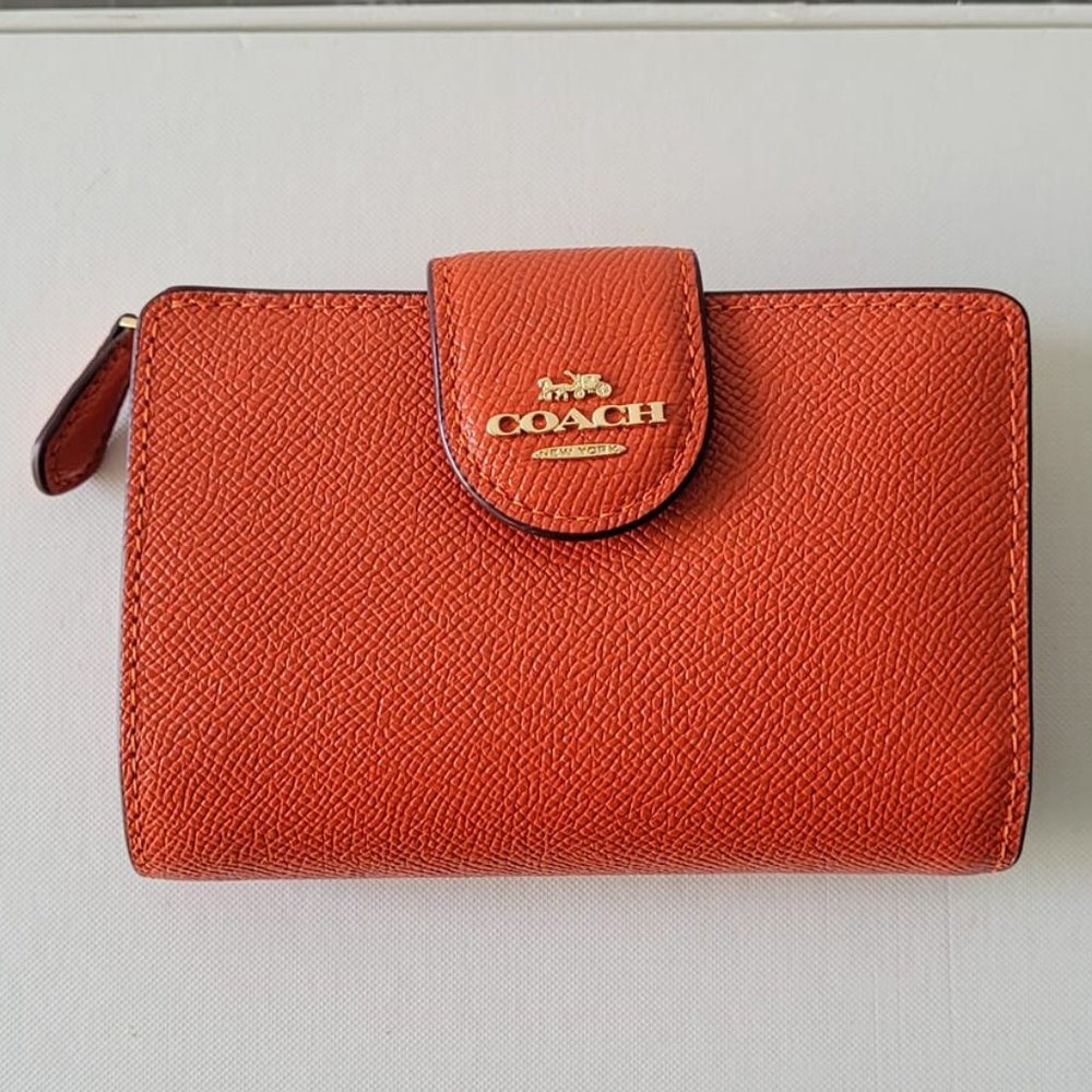 (SOLD) $108 *NEW* COACH Mango Corner Zip Wallet - Picture 1 of 7